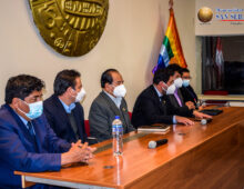 el alcalde de San Sebastián, Mario Loayza participó de una mesa de trabajo convocada por la comuna provincial