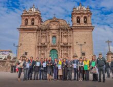 EN CEREMONIA DE IZAMIENTO DEL PABELLÓN NACIONAL Y LA BANDERA DEL CUSCO DESTACAN LOGRO AMBIENTAL HISTÓRICO EN SAN SEBASTIÁN