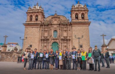 EN CEREMONIA DE IZAMIENTO DEL PABELLÓN NACIONAL Y LA BANDERA DEL CUSCO DESTACAN LOGRO AMBIENTAL HISTÓRICO EN SAN SEBASTIÁN