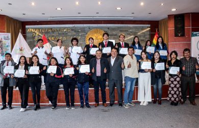 JÓVENES CUSQUEÑOS FUERON PREMIADOS POR SUS IDEAS INNOVADORAS EN SAN SEBASTIÁN