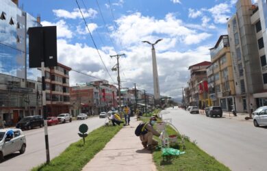 BERMA CENTRAL DE LA AVENIDA DE LA CULTURA ES INTERVENIDA POR LA MUNICIPALIDAD DE SAN SEBASTIÁN PARA MEJORAR ÁREAS VERDES